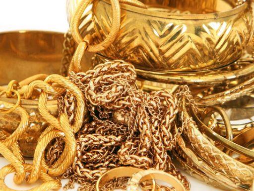 Bijoux dorés uniquement